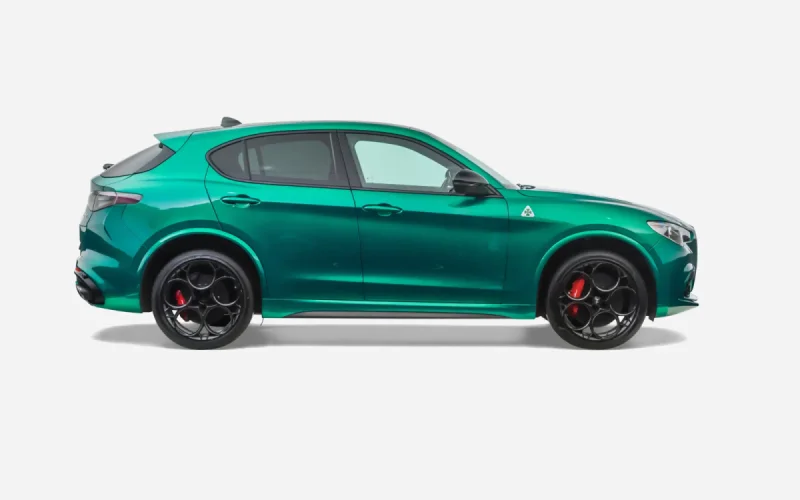 Alfa Romeo Stelvio, widok z boku
