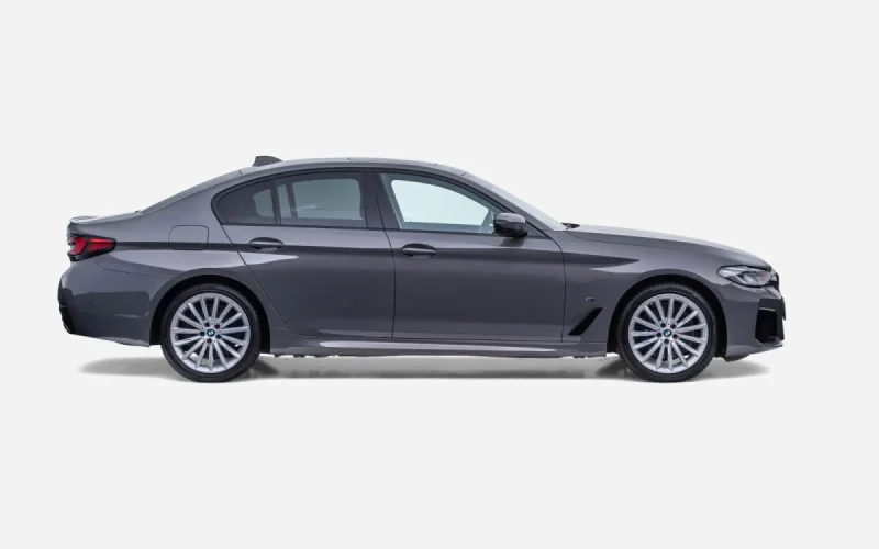 BMW Seria 5, widok z boku