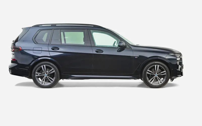 BMW X7, widok z boku