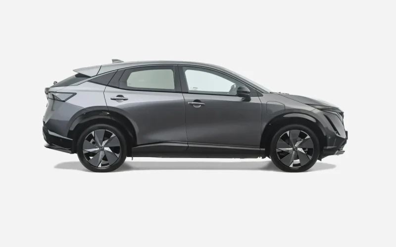 Nissan Ariya, widok z boku