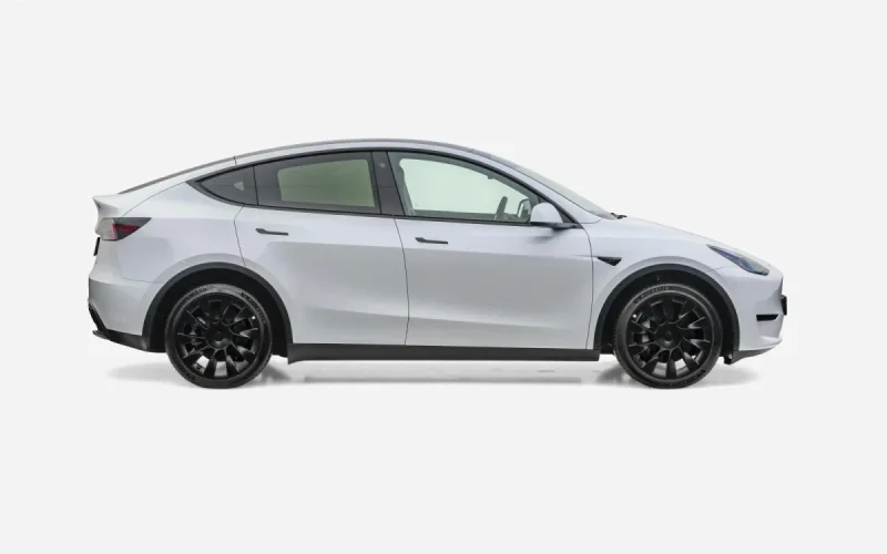 Tesla Model Y, widok z boku